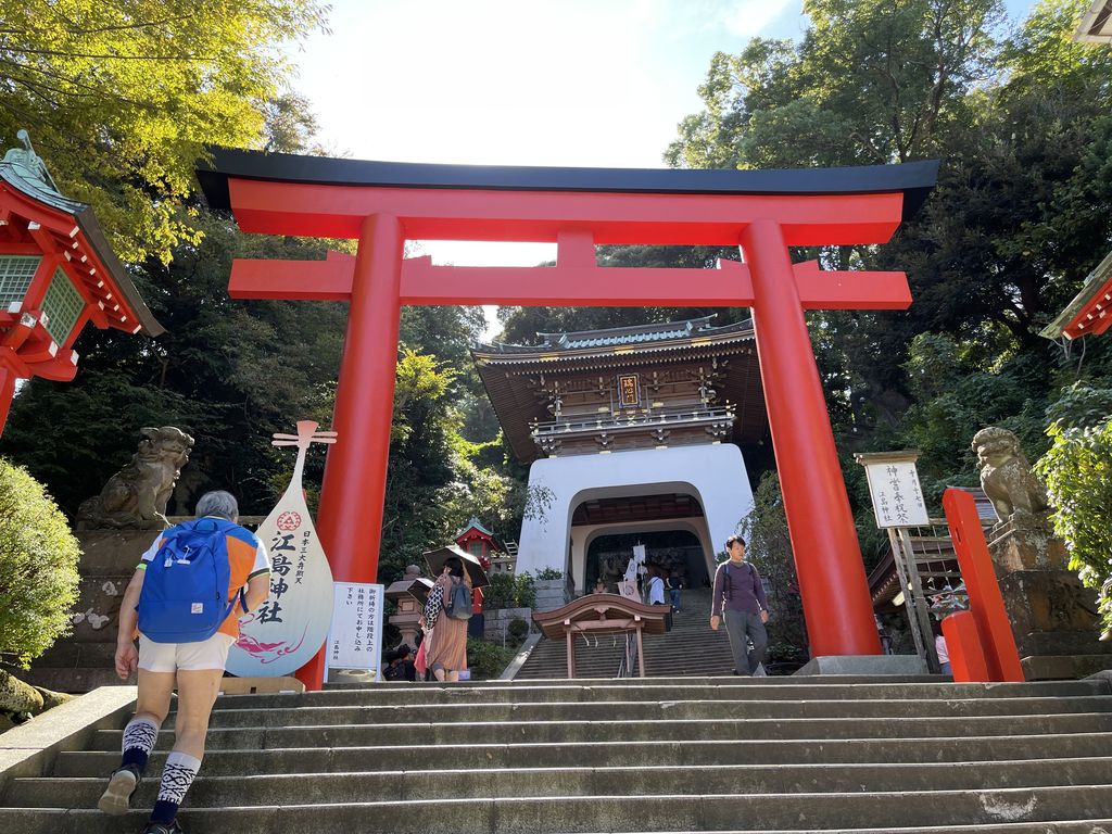 朱紅鳥居和瑞神門 - 江島神社